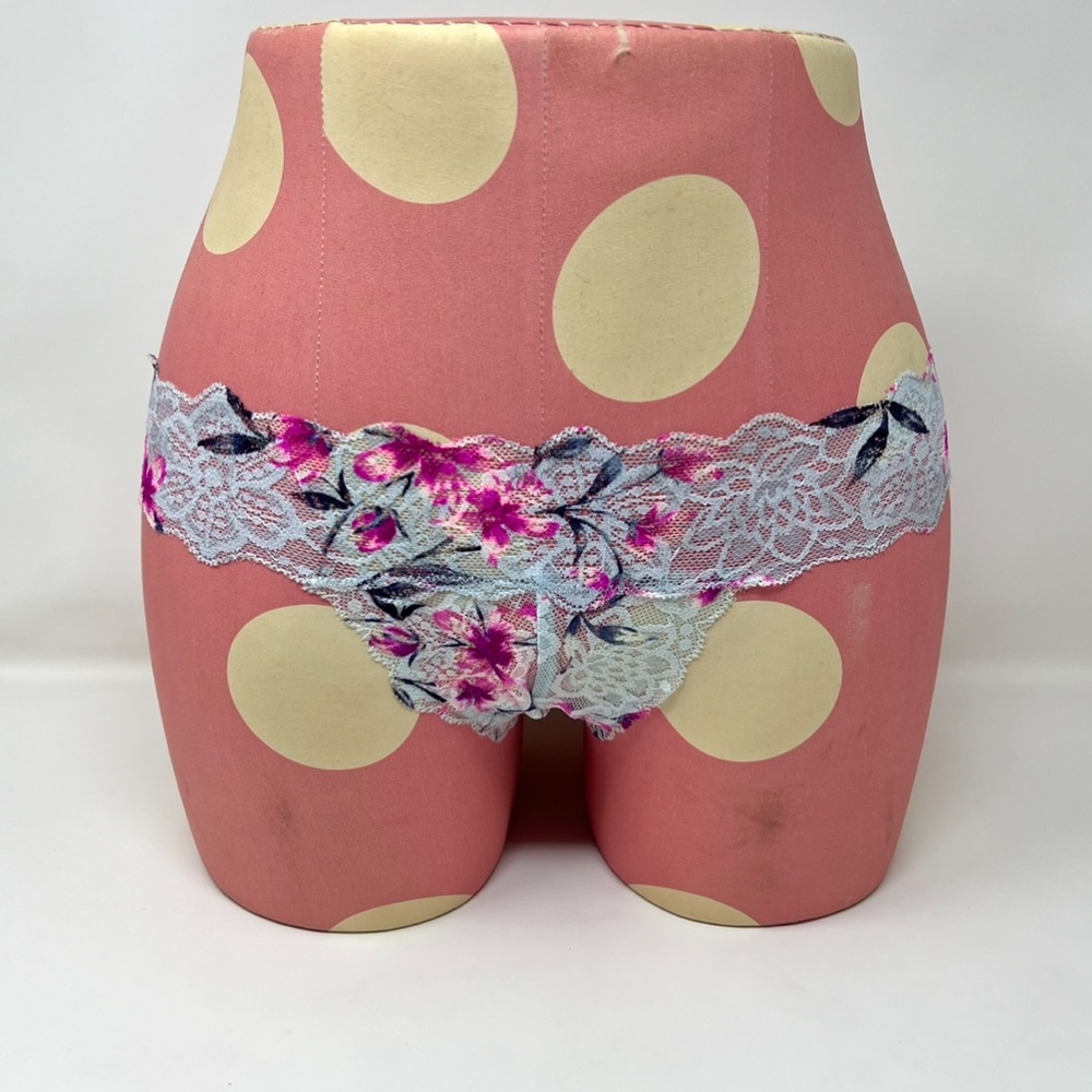 VS PINK Allover Floral Lace Thong Panty XS